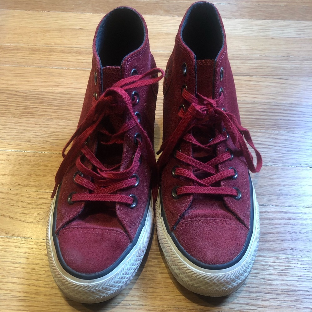 RED SUEDE HEELED CONVERSE